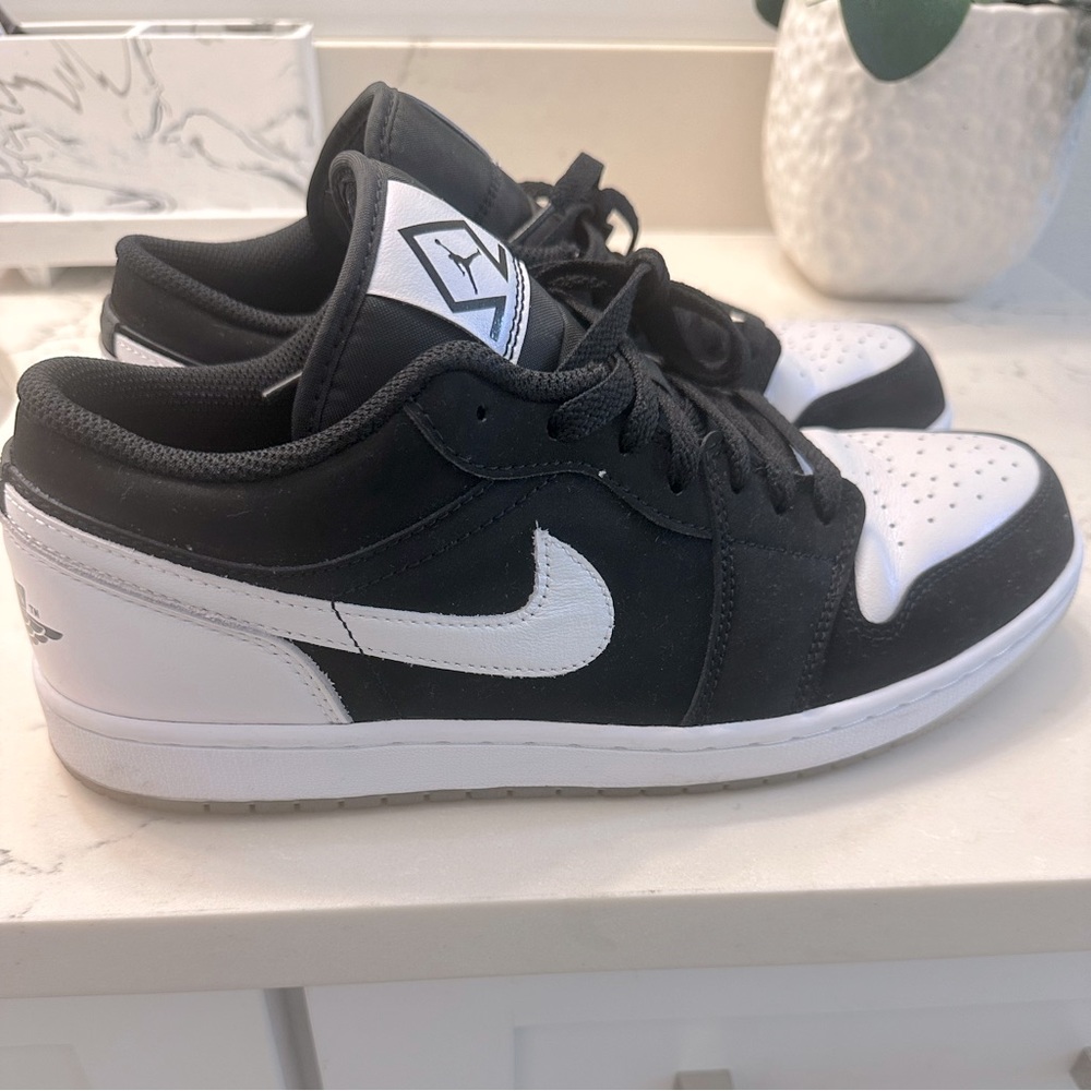 Jordan 1 low. Diamond shorts